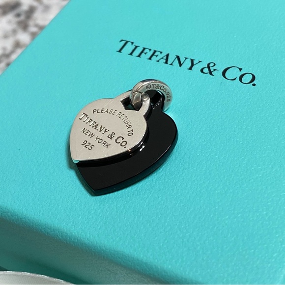 VERY RARE and RETIRED Tiffany & Co. Silver 🤍 & Black Onyx 🖤 Double Heart Pendant - Picture 1 of 6
